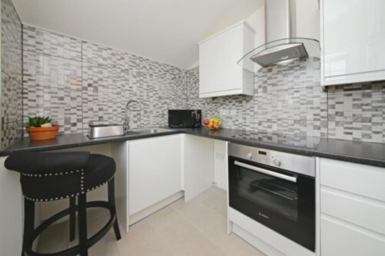 Imperial Guest House Ltd. Hounslow Exterior photo