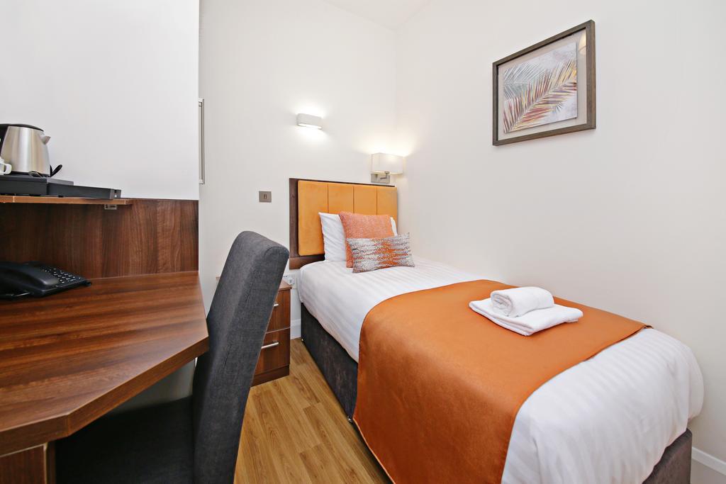Imperial Guest House Ltd. Hounslow Room photo