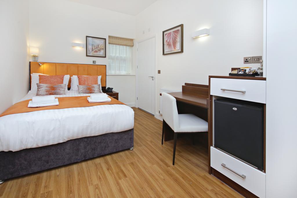 Imperial Guest House Ltd. Hounslow Room photo